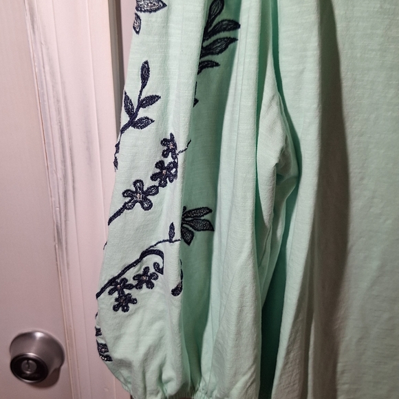 St. John's Bay Mint Green Top With  Navy Floral 3/4 Length Puff Sleeves - Picture 2 of 13